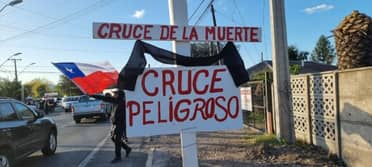 Vecinos de Isla de Marchant en Curicó realizaron protesta para exigir resaltos y semáforo en la “curva de la muerte”