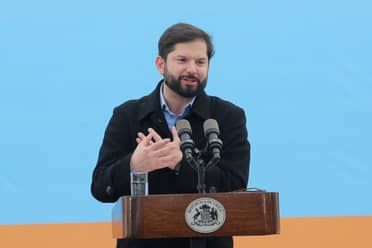 Boric responde a economista que criticó viaje a la Antártida: "Voy a proponer que nos vayamos en canoa"