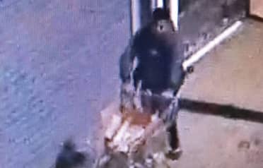 Detienen a hombre que robó paquete de longanizas en carnicería del centro