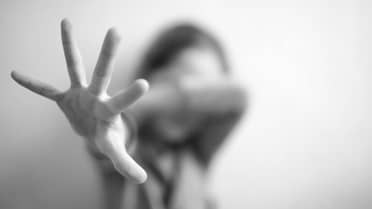 Condenan a 10 años de cárcel a sujeto que abusaba de hija de su cónyuge en Sagrada Familia