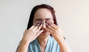 Frotarse los ojos: un hábito que puede dañar tu visión