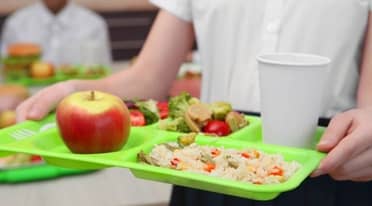 Manipuladoras de alimentos de la JUNAEB anuncian paro nacional para este martes