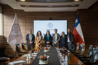 Bancada del Frente Amplio se reúne con contralora nacional por uso fraudulento de licencias médicas