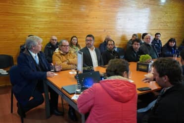 Comenzó mesa multisectorial para aplicar ley eliminación de cables en desuso en Curicó