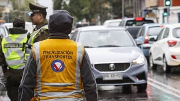 Hombre denuncia incautación "errónea" de su auto tras ser sindicado como conductor de Uber en Curicó