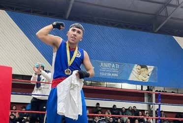 Emilio Sánchez se corona campeón en el "Guantes de Oro" del Maule