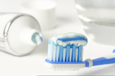 19 pastas dentales de Colgate, Oral-B y Sensodyne bajo alerta del ISP por posible daño bucal
