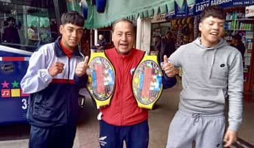 Campeones de boxeo regresan a Curicó dedicándole sus triunfos al entrenador Daniel Canales