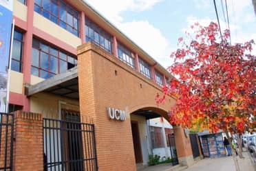 Revelan 25 denuncias por acoso contra académico de Trabajo Social en la UCM Curicó y estudiantes analizan paralización