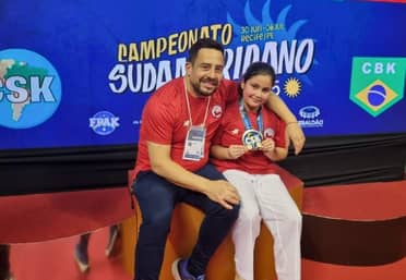 Karateca molinense logra oro en sudamericano de Brasil