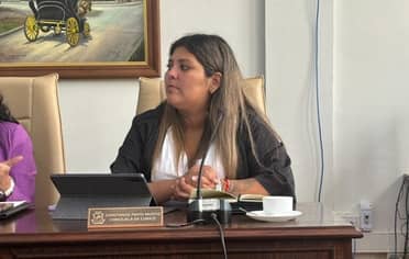 Concejala de Curicó denunciará a Contraloría excesivas horas extras de dos funcionarias municipales