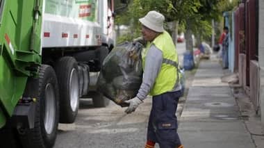 Más de un millón de pesos recibirán recolectores de basura a través del "Bono Aseo"