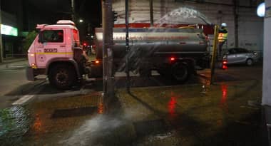 Municipio de Curicó continúa limpieza y sanitización de espacios públicos