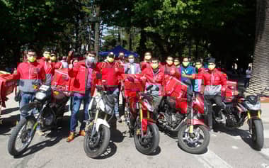 Repartidores de delivery en Curicó recibieron elementos reflectantes de protección