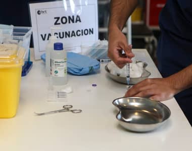 Municipalidad de Curicó presentó calendario de vacunación contra el Covid-19