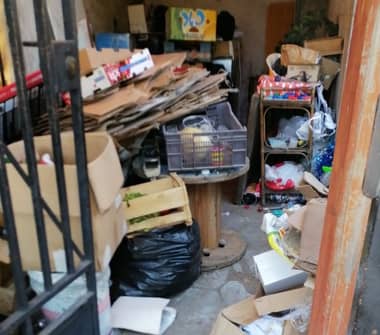 Vecinos denuncian a persona que sufre “Mal de Diógenes” en Villa Las Higueras de Curicó