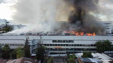 Gran incendio afecta al Hospital San Borja Arriarán en Santiago Centro