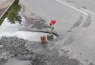Vecinos de Villa Prat indignados por mal estado de sus rutas