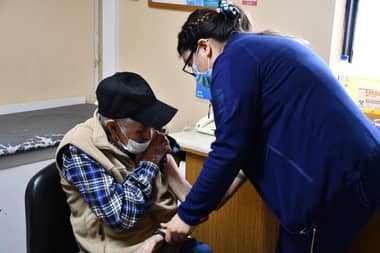 Cesfam de Sagrada Familia y Villa Prat iniciaron vacunación contra el virus Covid-19