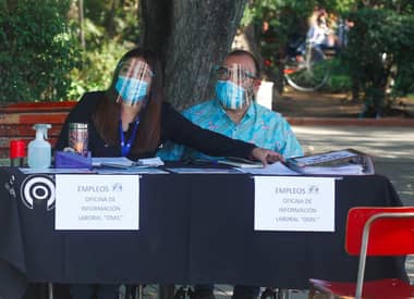 Módulo OMIL con ofertas laborales en Plaza de Curicó atiende hasta este viernes