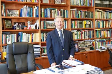 Ex ministro Felipe Larraín fue designado por el Gobierno como nuevo director de Codelco