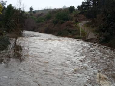 Comité de Emergencia de Romeral coordina entrega de agua potable a vecinos aislados en Bellavista