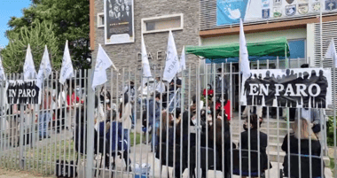 Funcionarios municipales se toman edificio del DAEM Curicó