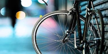 Ciclista fue amenazado con un arma blanca para robarle su bicicleta en la Alameda de Curicó