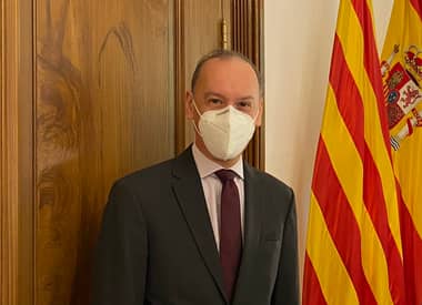Sancionan a Cónsul en Barcelona tras polémica de nombramiento de hijo de diputada como agregado cultural