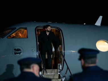 Lluvia de críticas contra Presidente Boric por viaje a la Antártica en medio de emergencia y crisis política