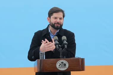 Boric responde a economista que criticó viaje a la Antártida: "Voy a proponer que nos vayamos en canoa"