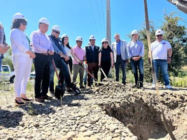 Colocan primera piedra para obras de recuperación de acceso al Puente La Huerta de Sagrada Familia