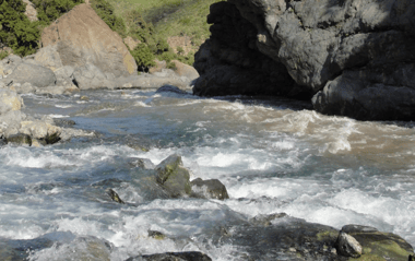 Encuentran cuerpo de hombre en ribera de río Teno en Romeral