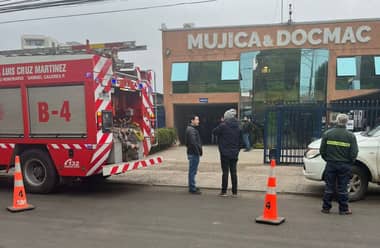 Amago de incendio afectó a empresa Mujica & Docmac de Curicó