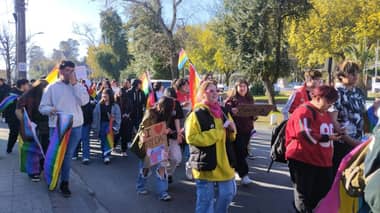 3era Marcha del Orgullo en Curicó: Jóvenes abogan por derechos de las personas trans
