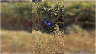 Dos lesionados deja violenta colisión entre camioneta y motocicleta en sector Huapi de Licantén