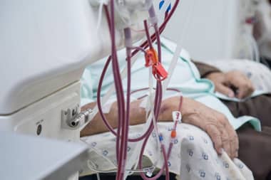 Antecedentes revelan deficiencias en la atención a pacientes dializados en Curicó y presuntos conflictos de interés en el sistema