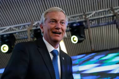 Kast lidera la carrera presidencial con un 30% y Jara se mantiene, según encuesta