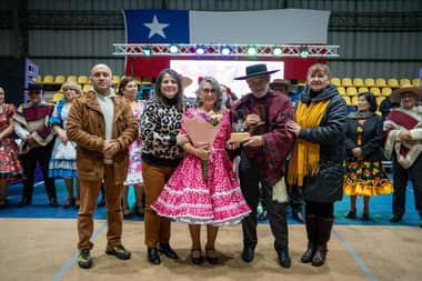 Luis Herrera y Silvia Guerrero ganan el 1° Campeonato Comunal de Cueca Adulto Mayor en Rauco