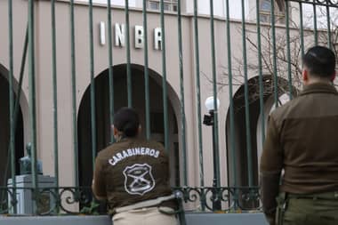 Profesor rociado con combustible en el INBA se niega a dejar el cargo: “Quiere seguir trabajando por recuperar el colegio”