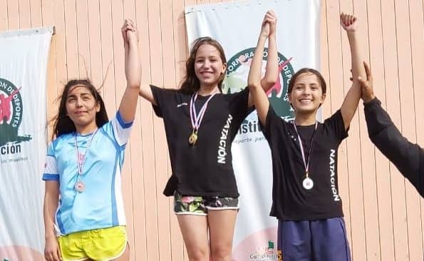 Deportistas maulinos recibieron varias medallas en Torneo Formativo de Natación