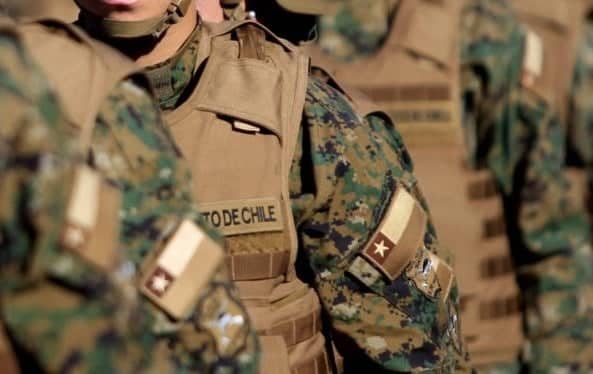 Contraloría: Casi 3 mil funcionarios de FFAA, Carabineros, PDI y Gendarmería viajaron al extranjero con licencia