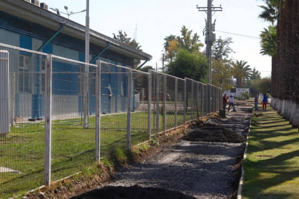 Vecinos del SAR Aguas Negras felices con proyecto de reposición de veredas