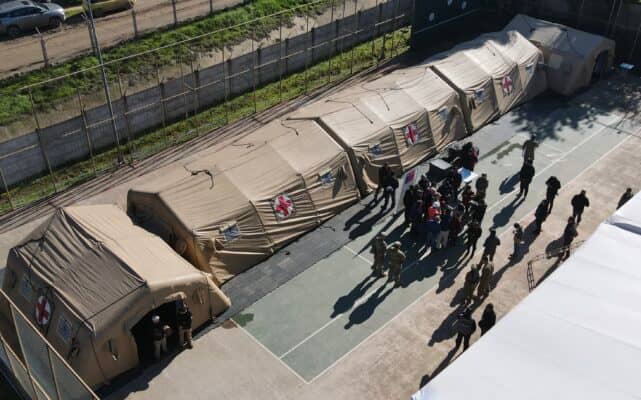 Ejército de Chile entregó hospital de campaña para Licantén