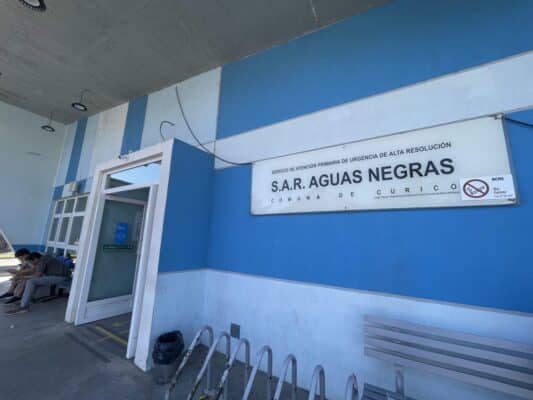 Alcalde de Curicó visitó SAR de Aguas Negras tras agresión de usuaria a médico