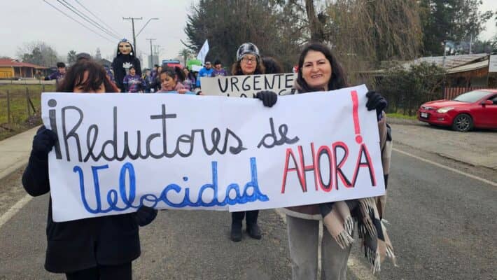 Vecinos de Las Arboledas de Teno marcharon para exigir un resalto en la Ruta J-40