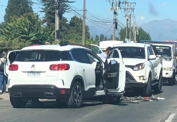 Colisión frontal dejó cuatro heridos en el camino a Romeral