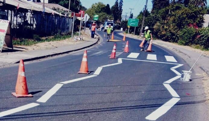 Curicó refuerza la seguridad vial con reparación y demarcación de calles