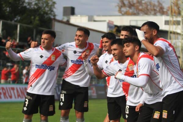Curicó Unido se despide de Santa Cruz con triunfo ante D. Antofagasta