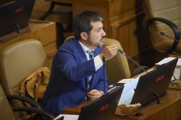 Diputado Hugo Rey destacó aprobación de modificación de la Ley de Adopción en Chile